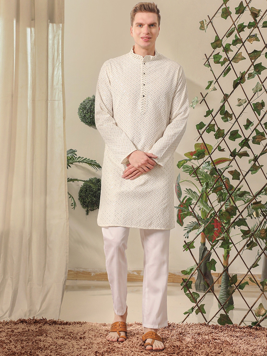 

Pro-Ethic STYLE DEVELOPER Geometric Embroidered Cotton Straight Kurta, White