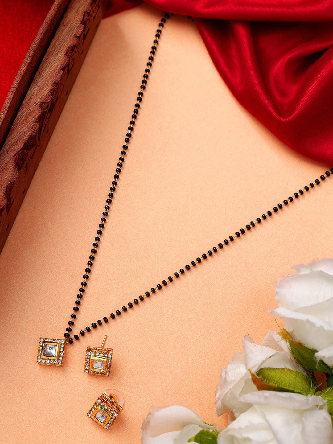 

AARSEE OFFICIAL Anti-Tarnish 22Kt Gold Plated Square Kundan Mangal sutra
