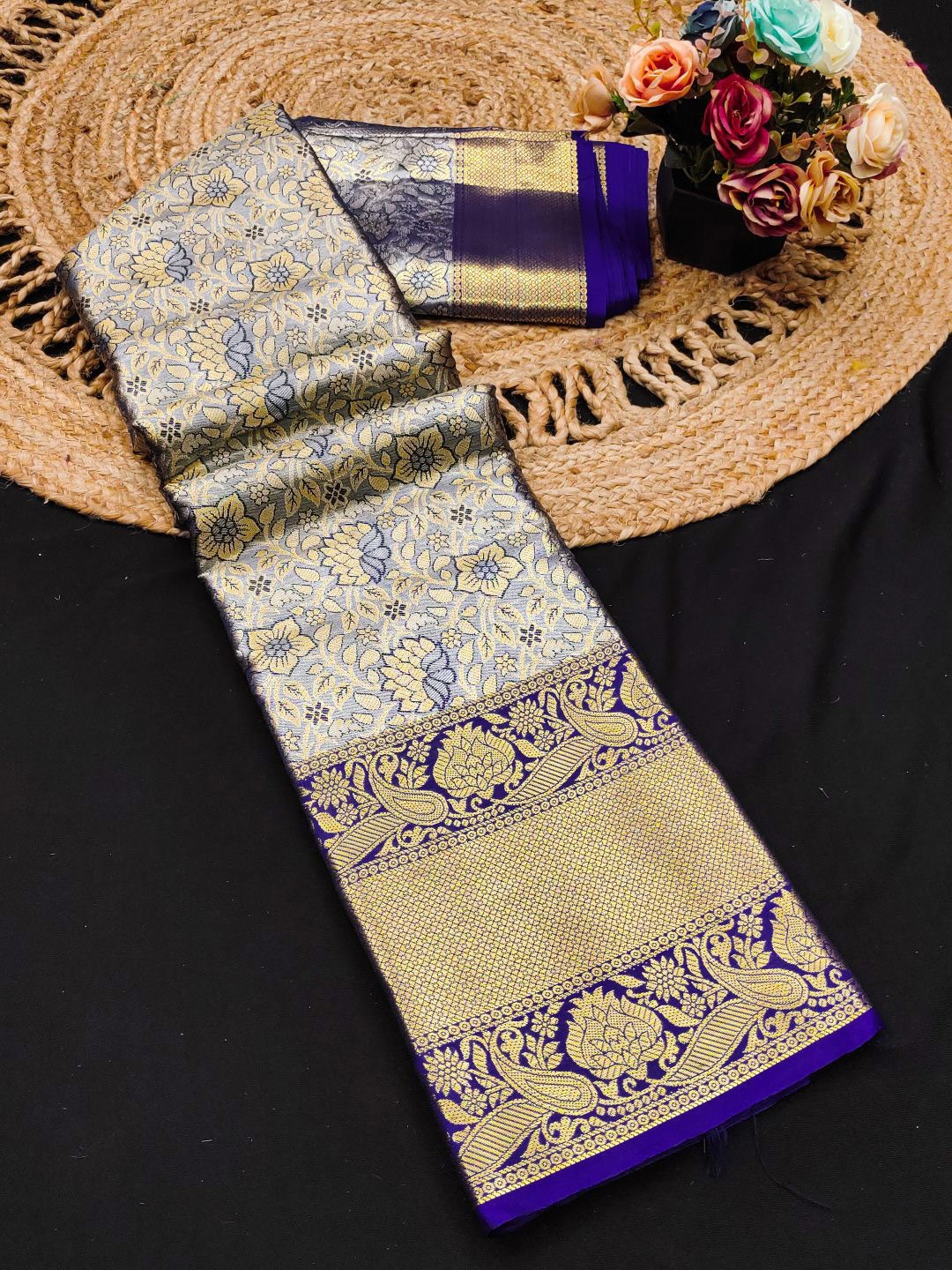 

Mitera Woven Design Zari Pure Silk Handloom Kanjeevaram Saree, Navy blue
