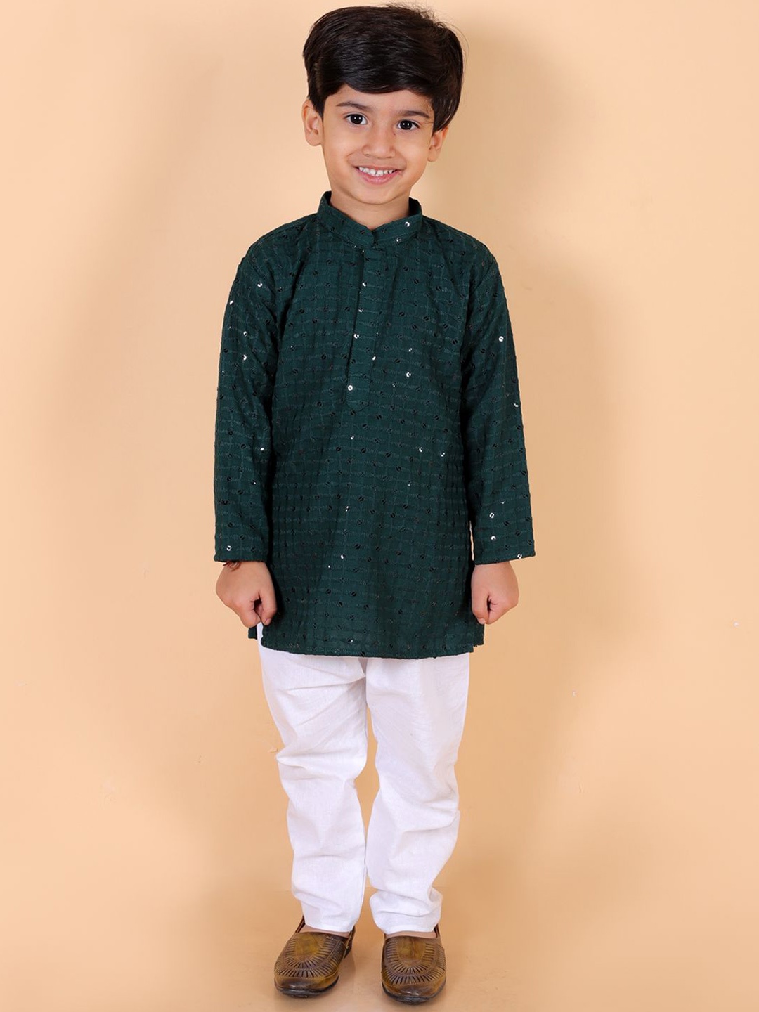 

MoMaa Boys Embroidered Regular Sequinned Kurta with Pyjamas, Green