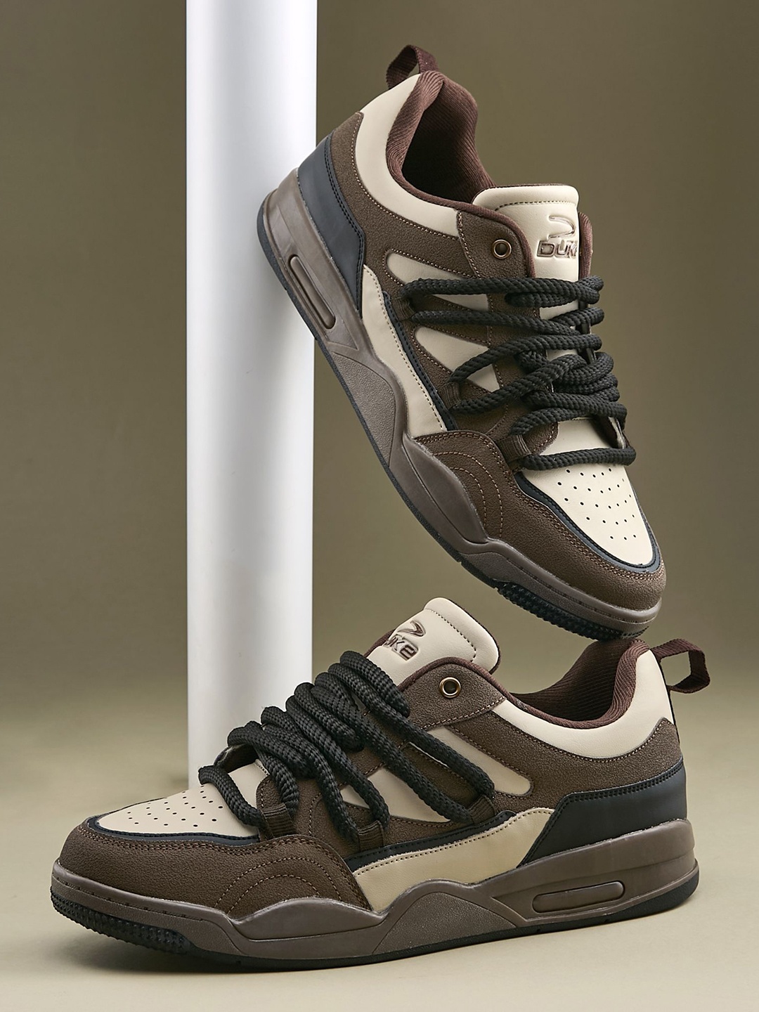 

Duke Men Colourblocked Sneakers, Brown