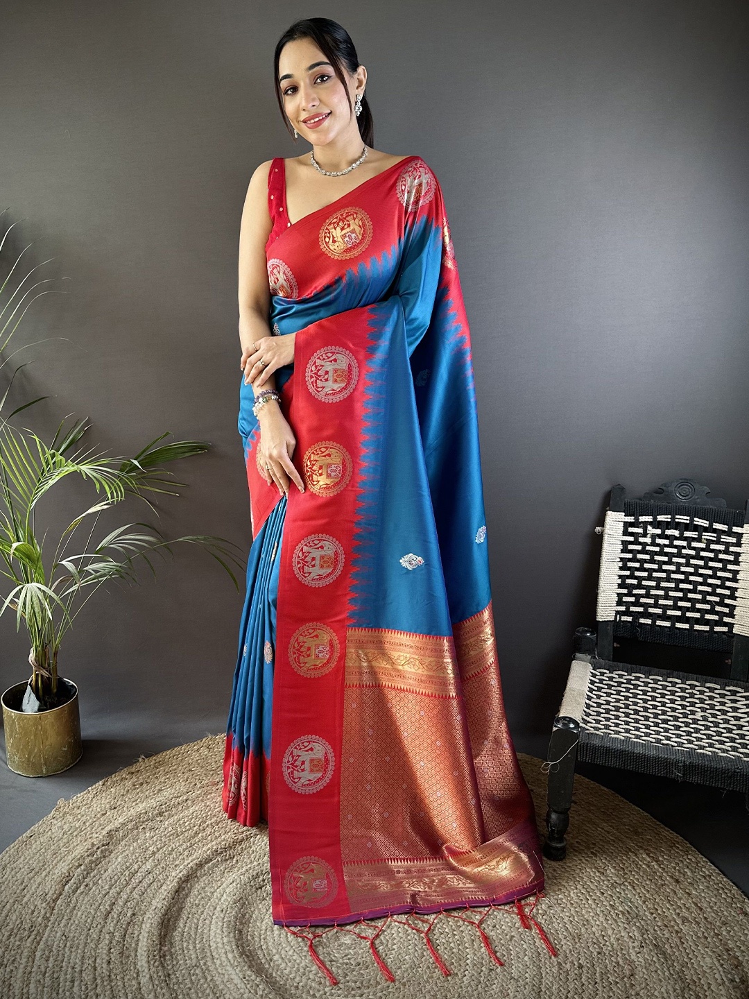 

DIVASTRI Woven Design Silk Blend Banarasi Saree, Blue