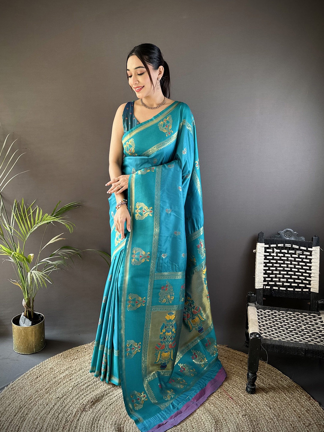 

Panzora Woven Design Zari Silk Blend Paithani Saree, Blue