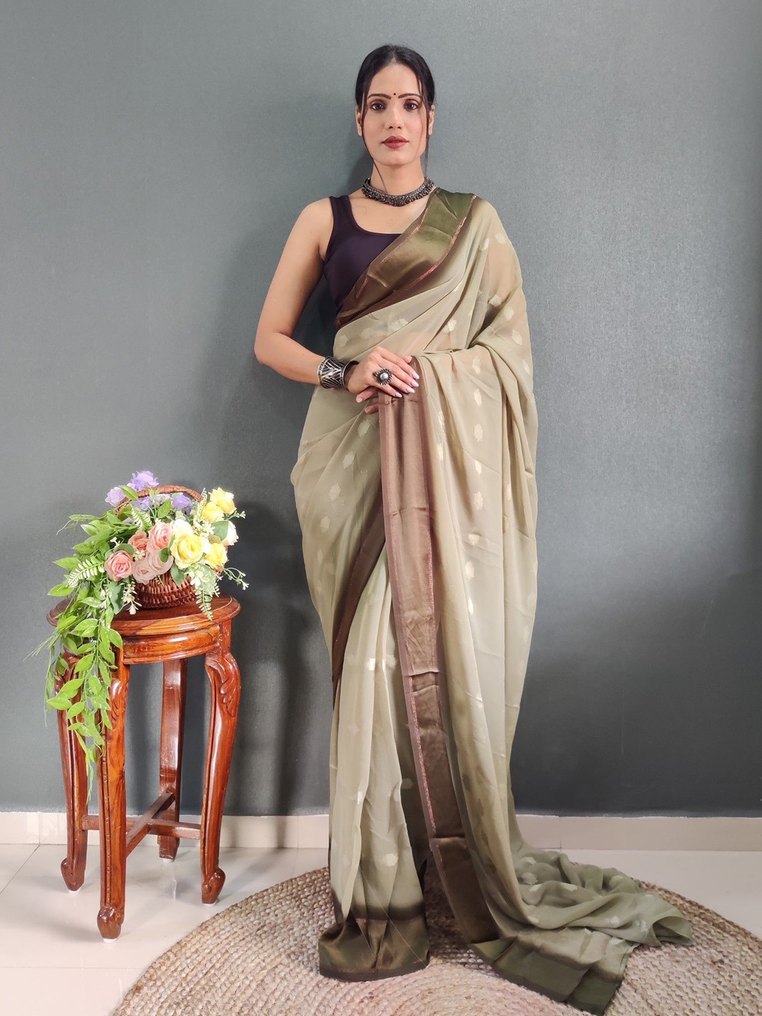 

Rangtulika Ethnics Colourblocked Poly Georgette Ready to Wear Saree, Cream