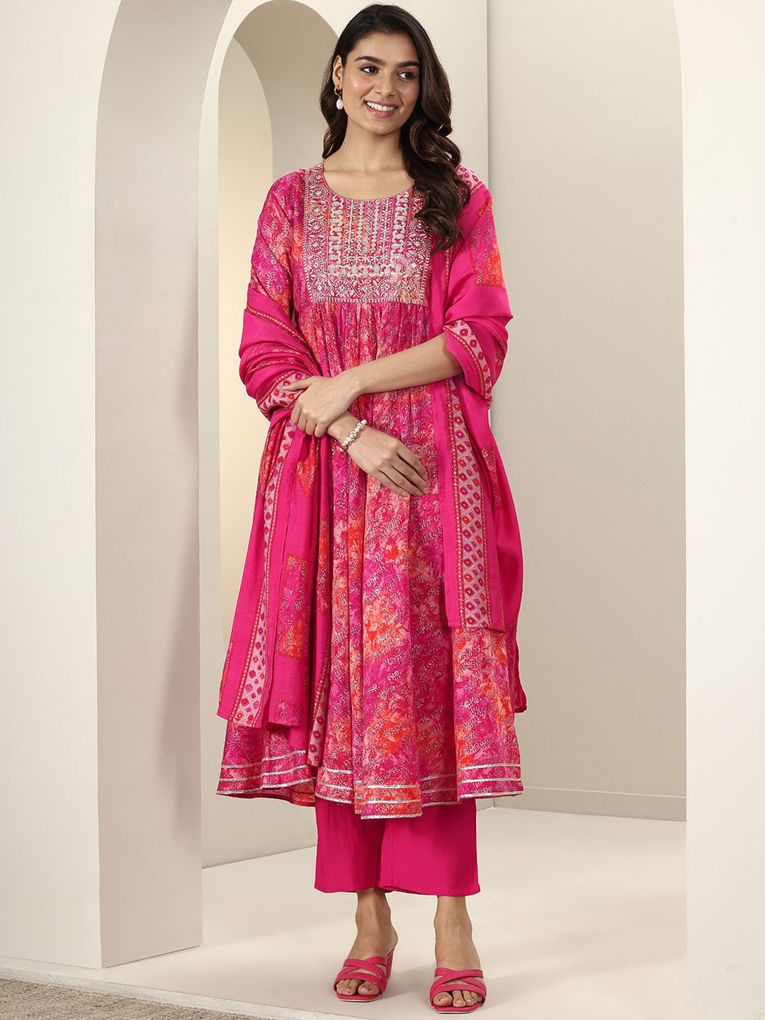 

Libas Women Ethnic Motifs Embroidered Pleated Gotta Patti Kurta with Trousers & With Dupatta, Pink