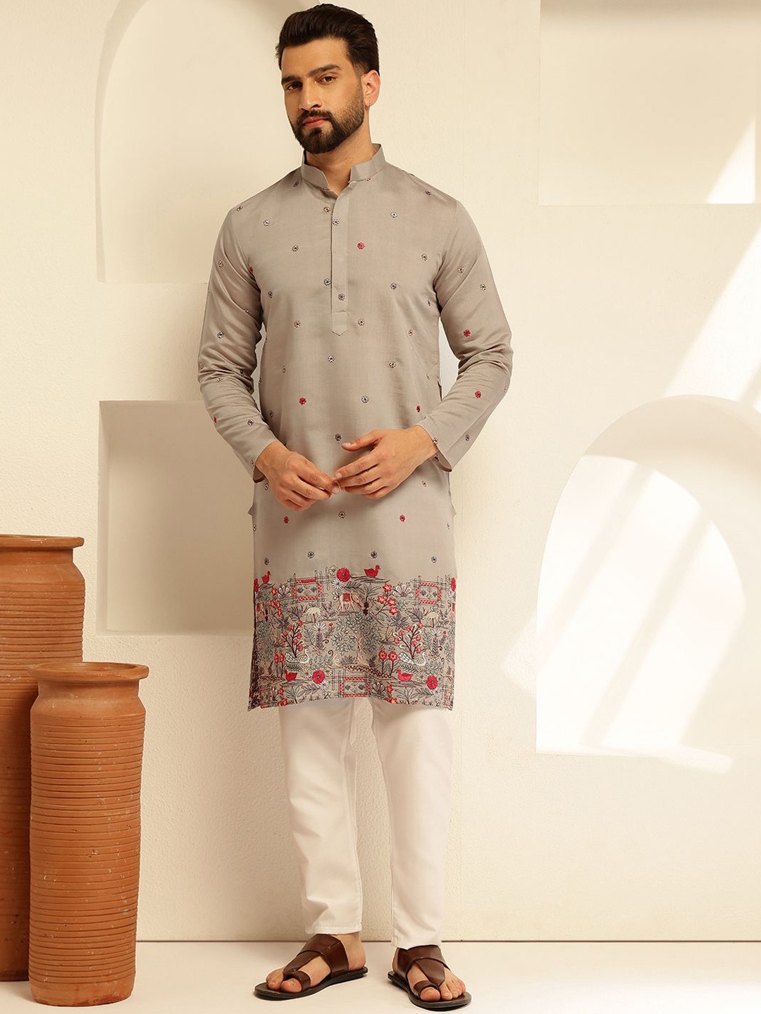 

SOJANYA Floral Embroidered Thread Work Cotton Silk Straight Kurta, Grey