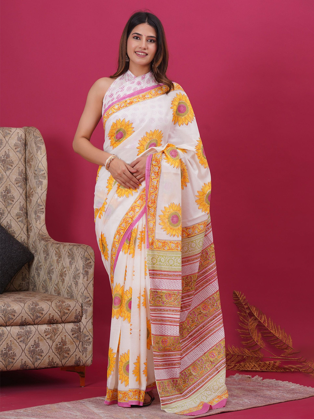 

Shivanya Handicrafts Floral Pure Cotton Block Print Saree, White