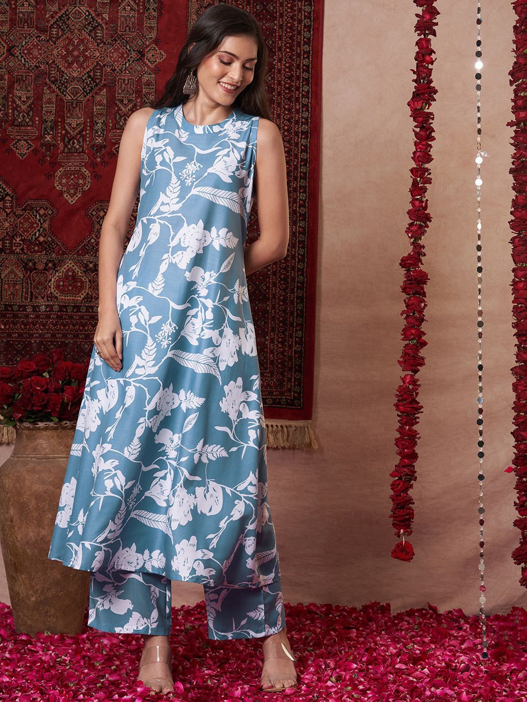 

DIVASTRI Women Floral Printed Regular Kurta with Palazzos, Grey