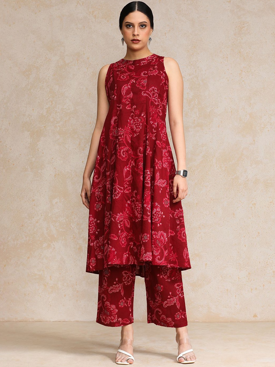 

Varanga Women Ethnic Motifs Printed Regular Pure Cotton Kurta with Trousers, Red