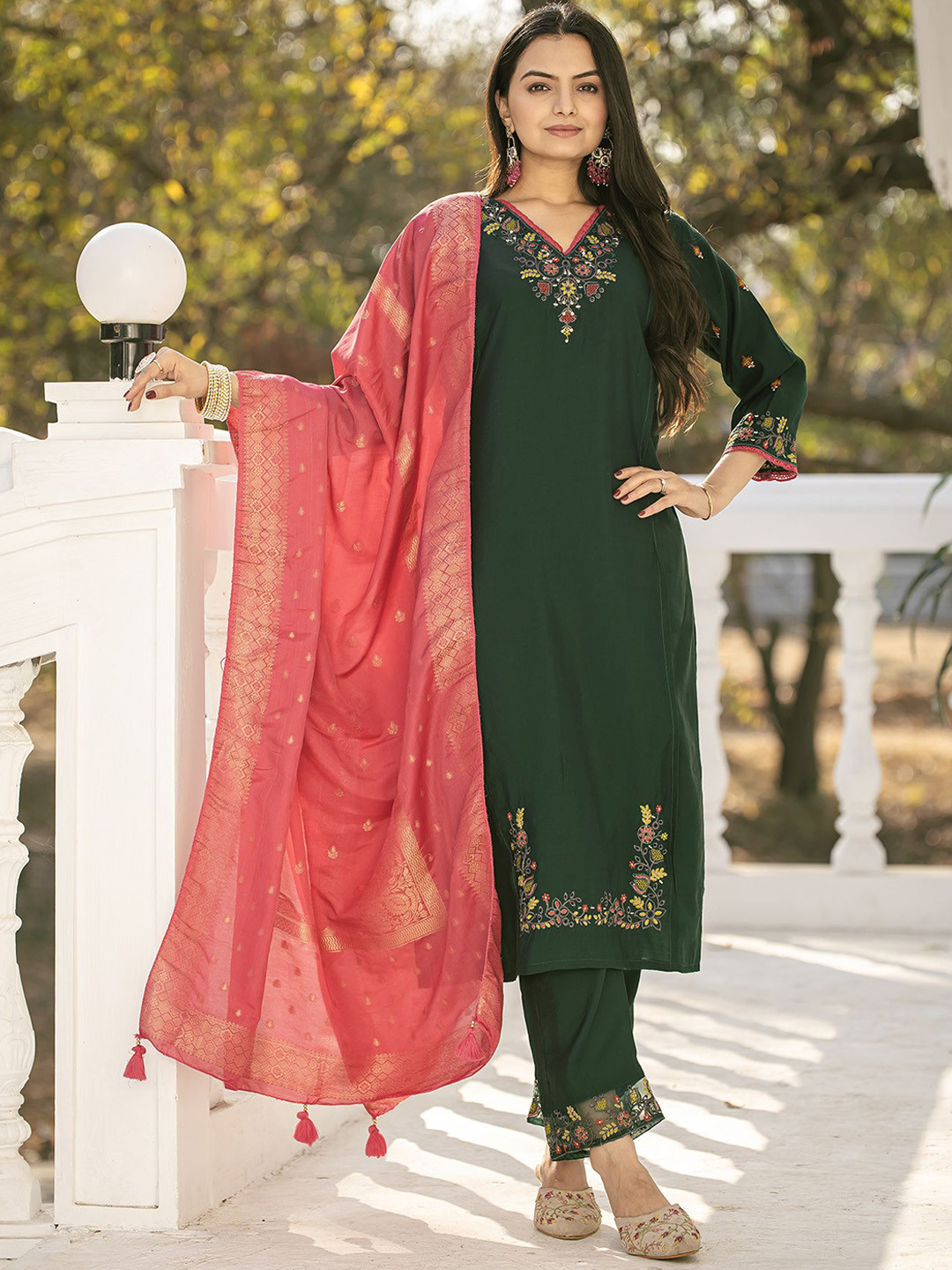 

MITTOO Women Embroidered Regular Kurti with Trousers & With Dupatta, Green
