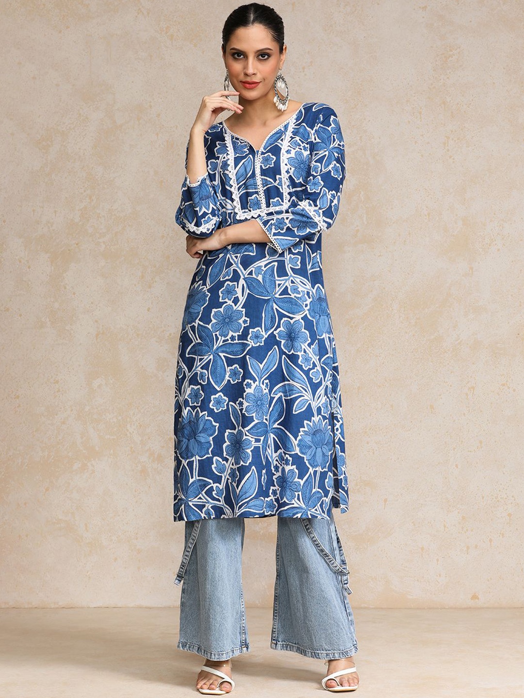 

Varanga Floral Printed Sweetheart Neck Straight Cotton Kurta, Blue