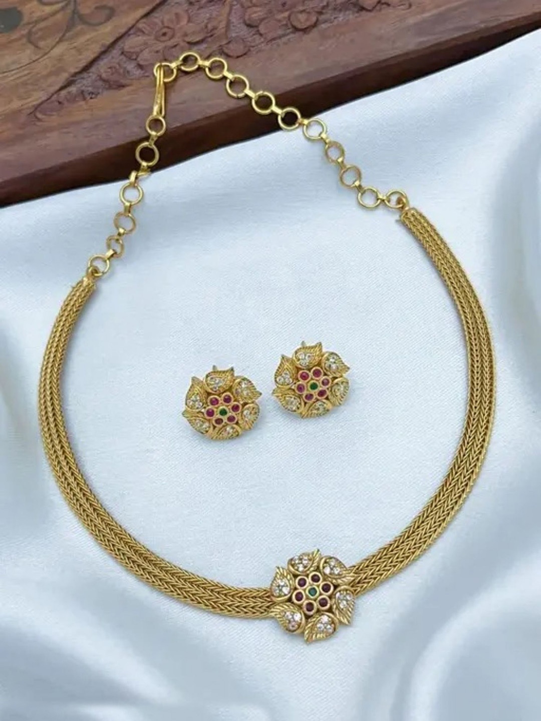 

ROFARWORD Gold-Plated Artificial Stone Studded Traditional Jewellery Set