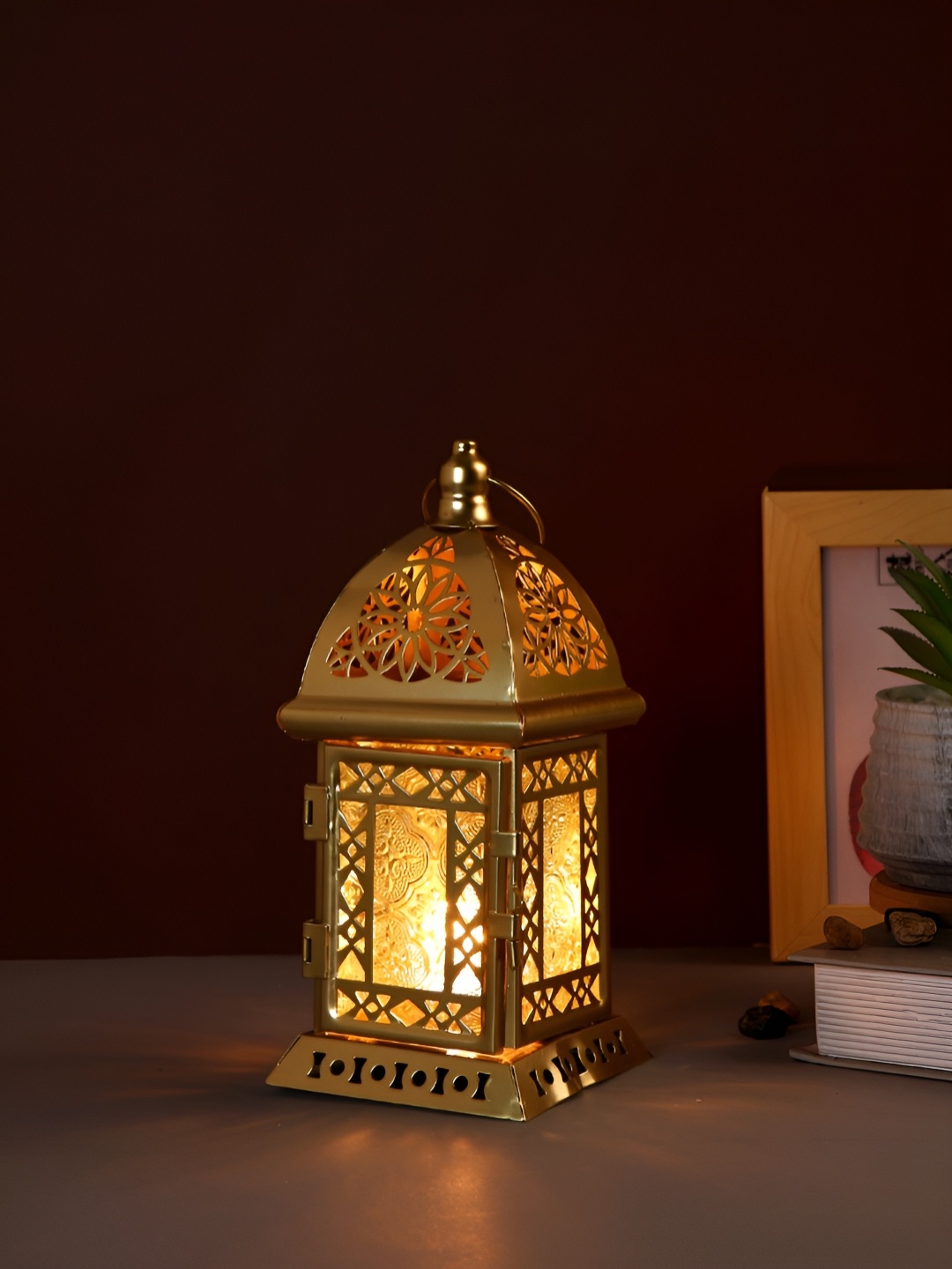 

TAYHAA Gold-Toned Candle Holder