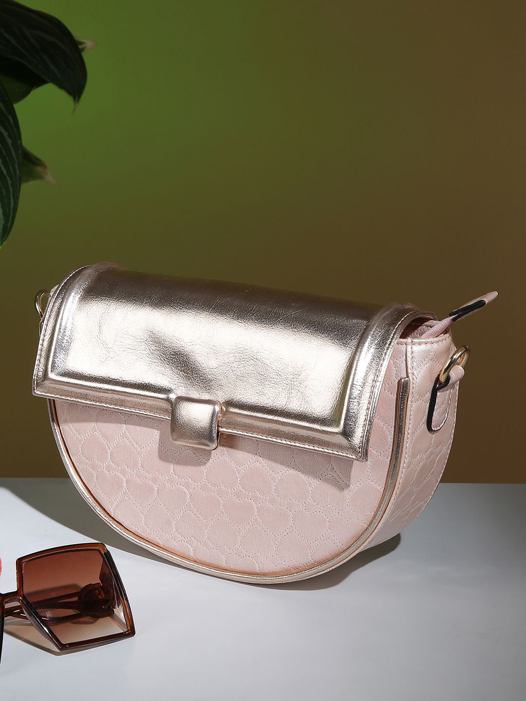 

DressBerry Structured Sling Bag, Pink