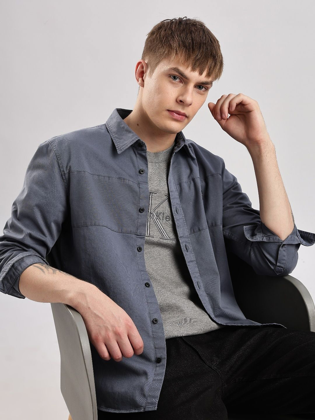 

Calvin Klein Jeans Men Classic Slim Fit Opaque Casual Shirt, Navy blue