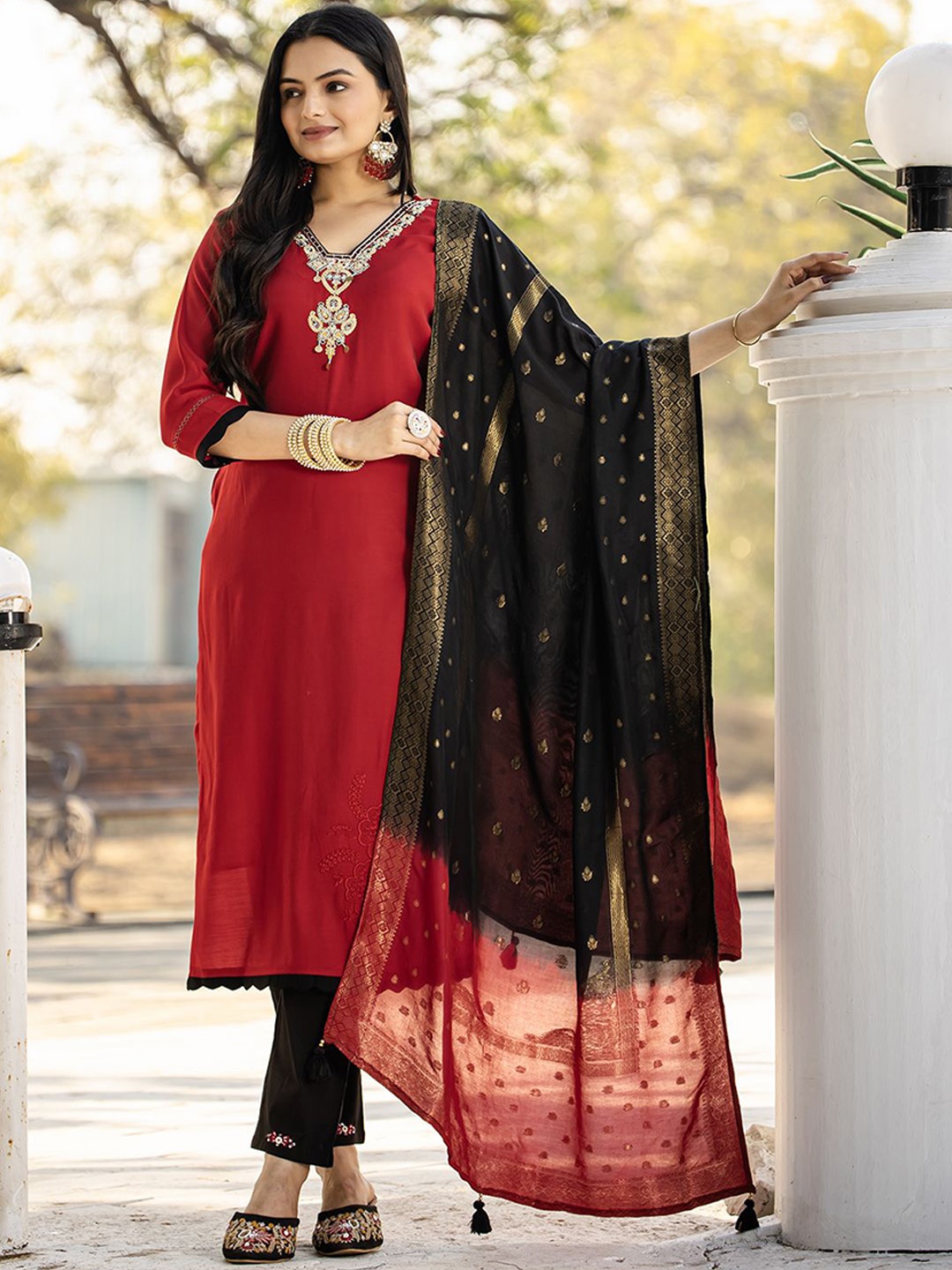 

MITTOO Women Embroidered Regular Kurti with Trousers & With Dupatta, Red