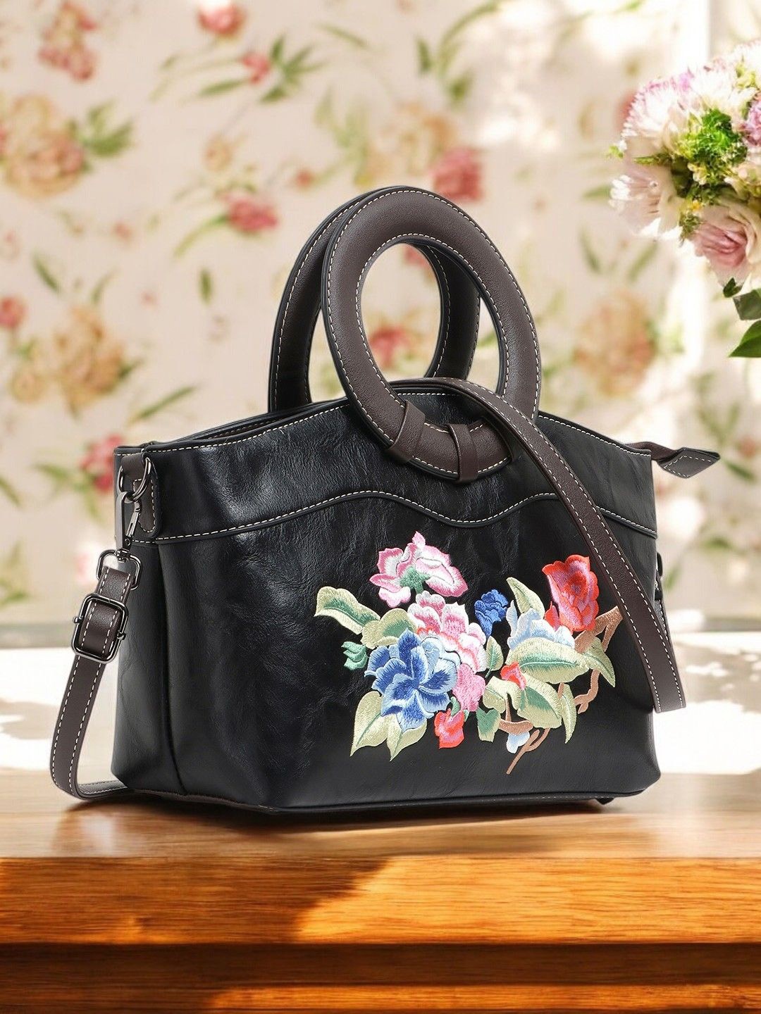 

Exotic Shopper Sling Bag, Black