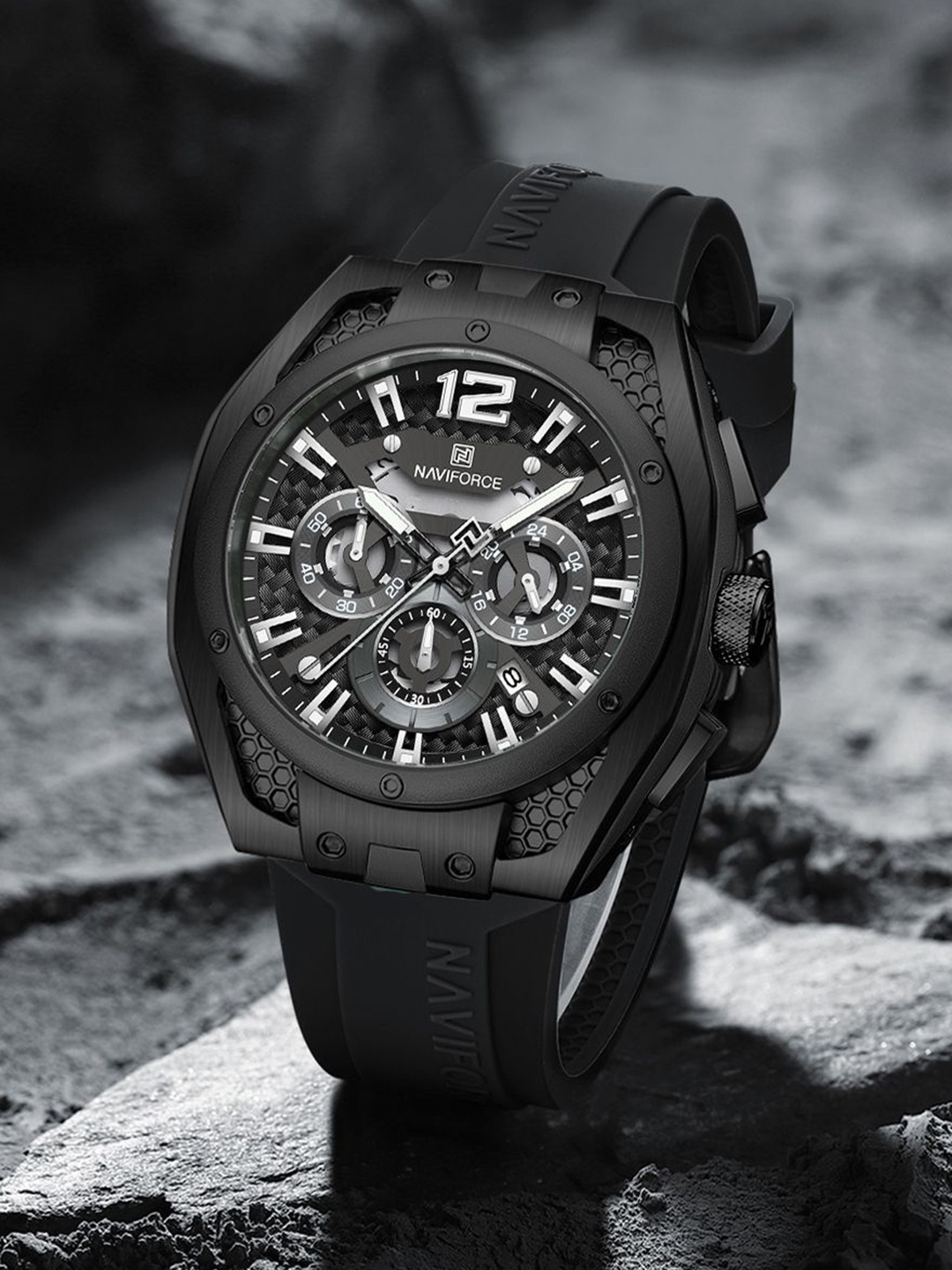 

Naviforce Men Dial & Straps Analogue Chronograph Watch NF8063_B B B, Black