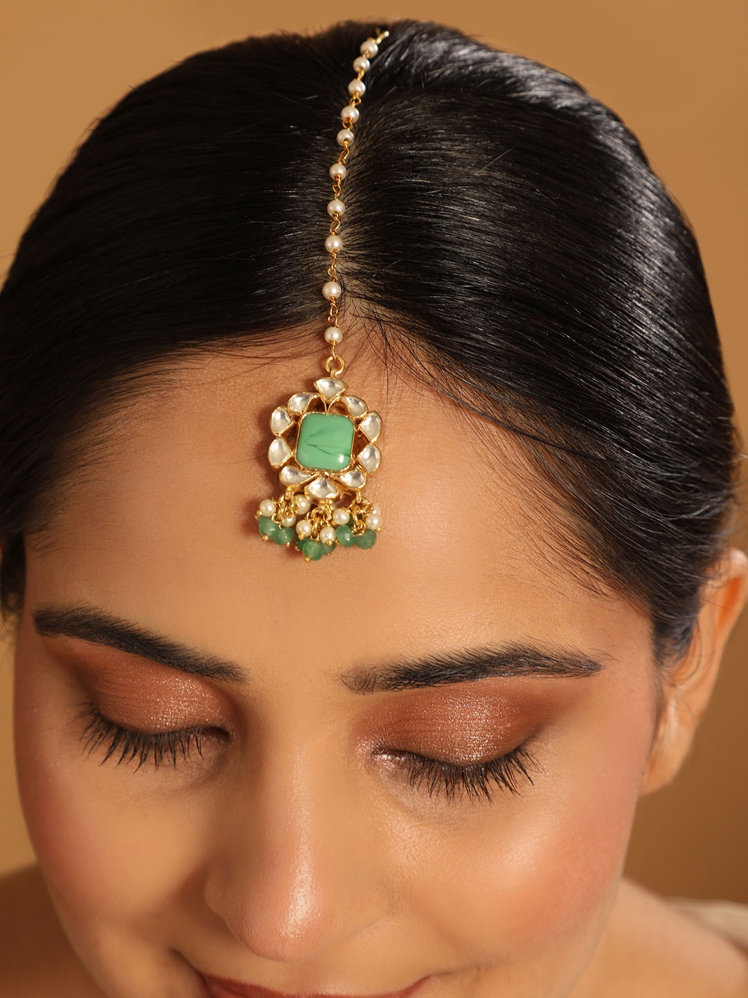 

Yinara Gold-Plated Kundan Studded Maang Tikka Head Jewellery