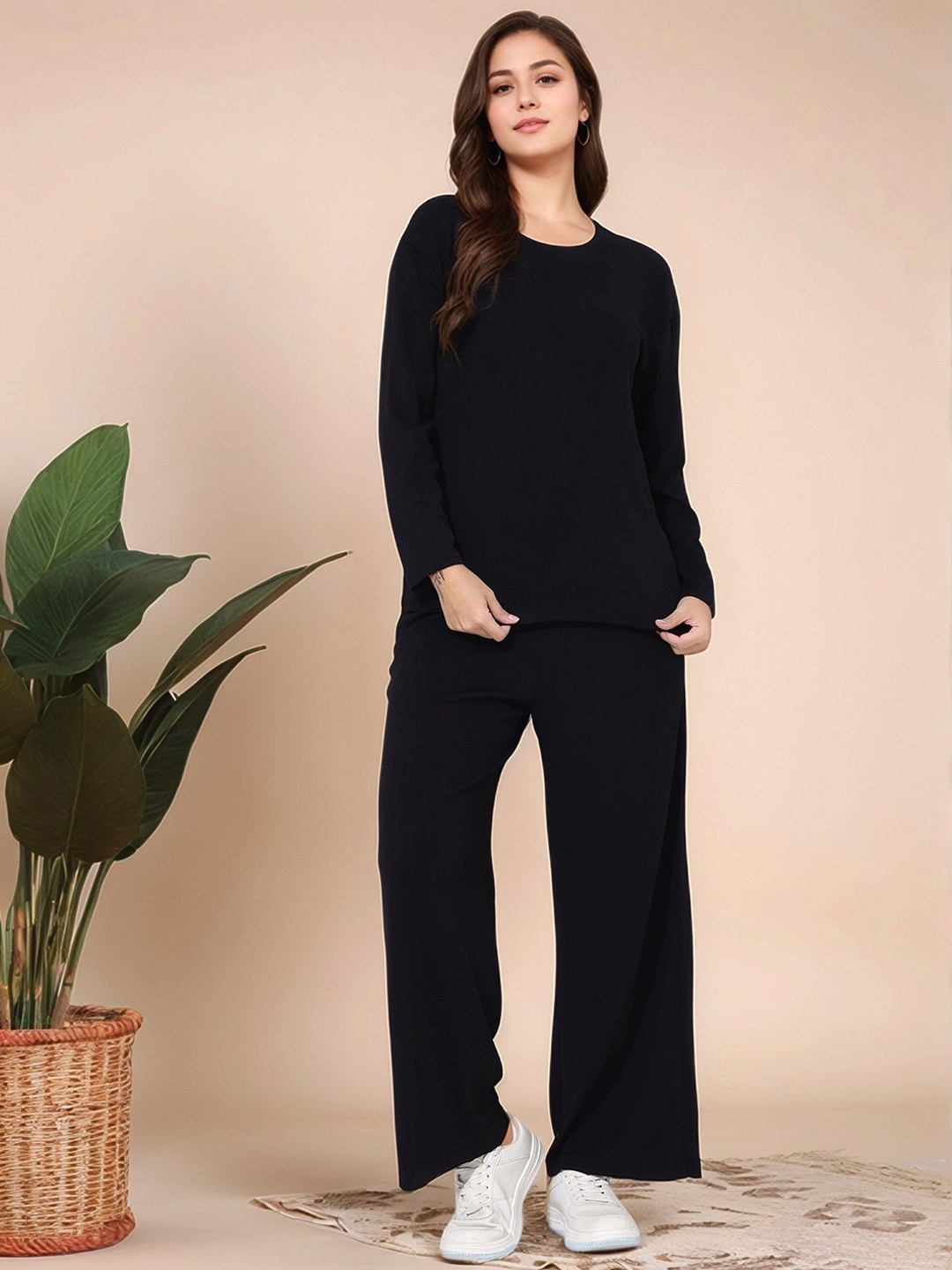 

Mast & Harbour Round Neck T-Shirt With Trousers, Black