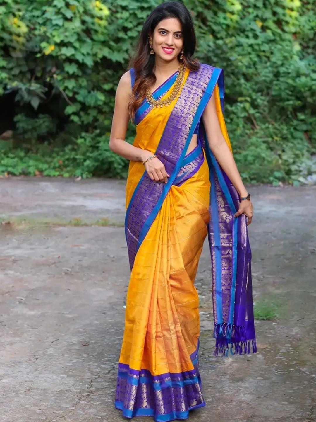 

Rangtulika Ethnics Woven Design Zari Silk Cotton Saree, Yellow