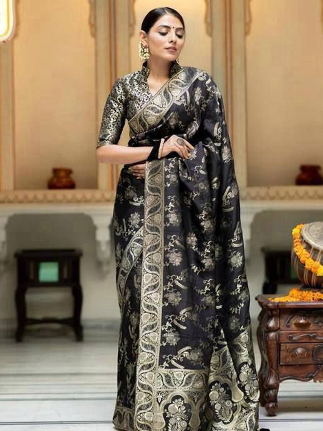 

VILLE FASHION Woven Design Zari Art Silk Kanjeevaram Saree, Black