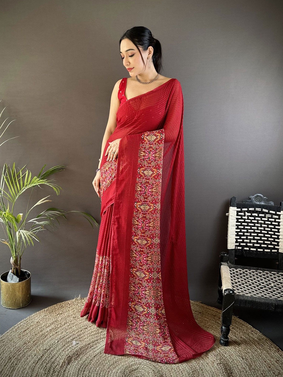 

DIVASTRI Embellished Sequinned Poly Georgette Designer Saree, Red