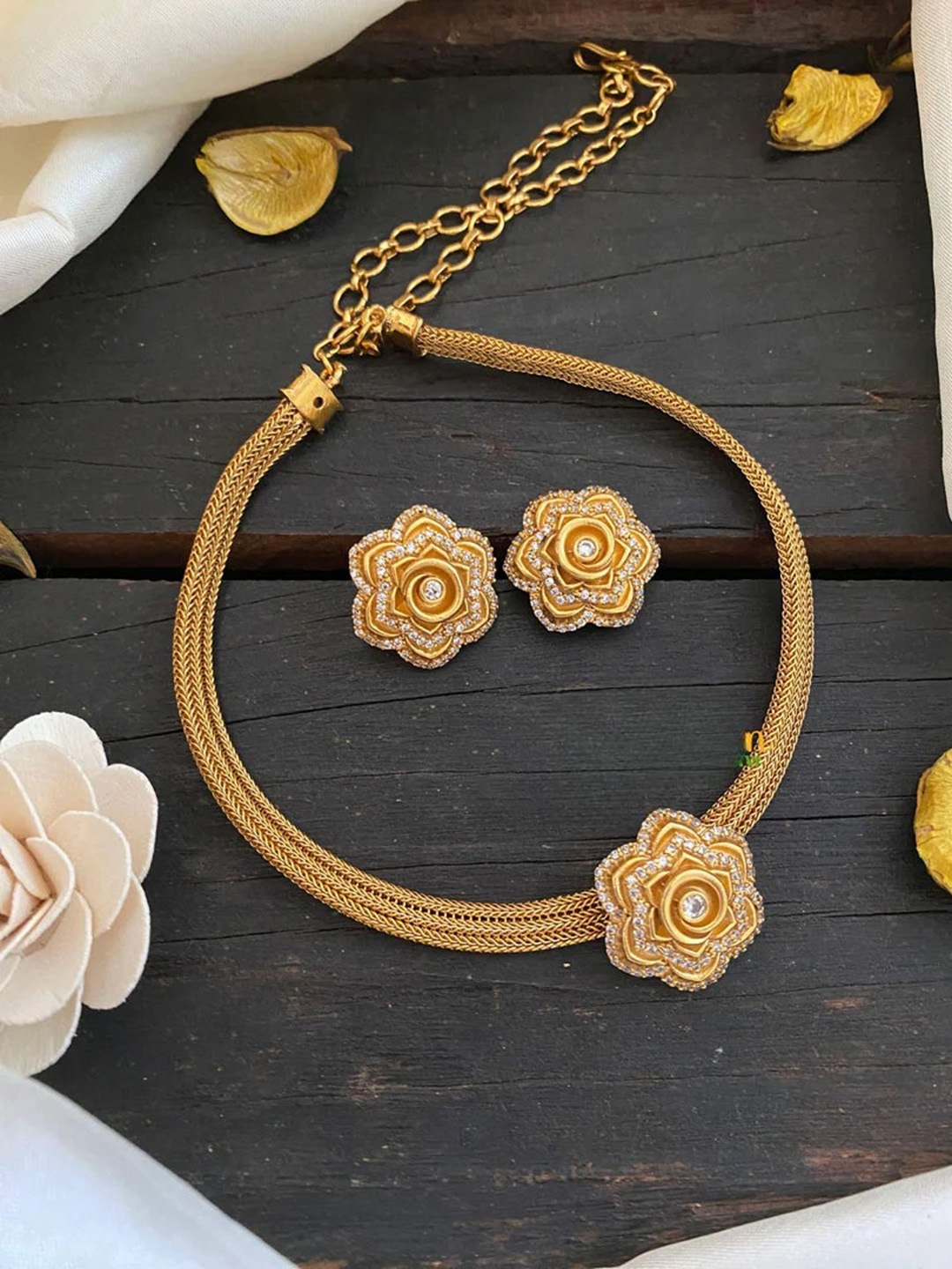 

ROFARWORD Gold-Plated Artificial Stones Studded Traditional Jewellery Set