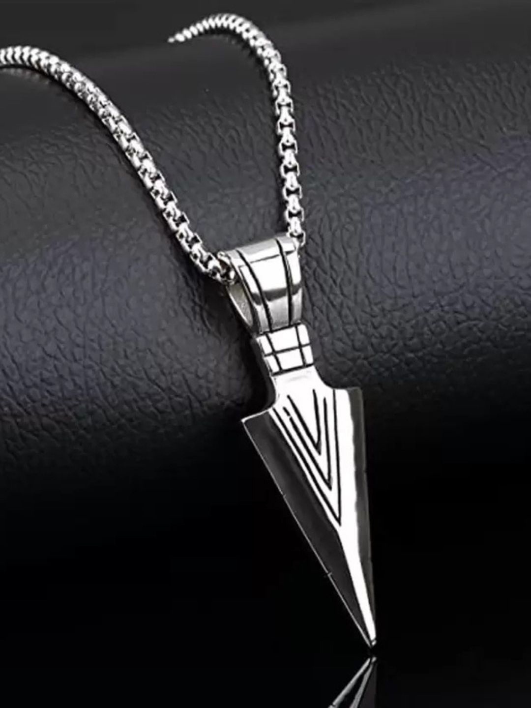

The Roadster Lifestyle Co Men Tribal Arrow Pendant With Chains, Silver
