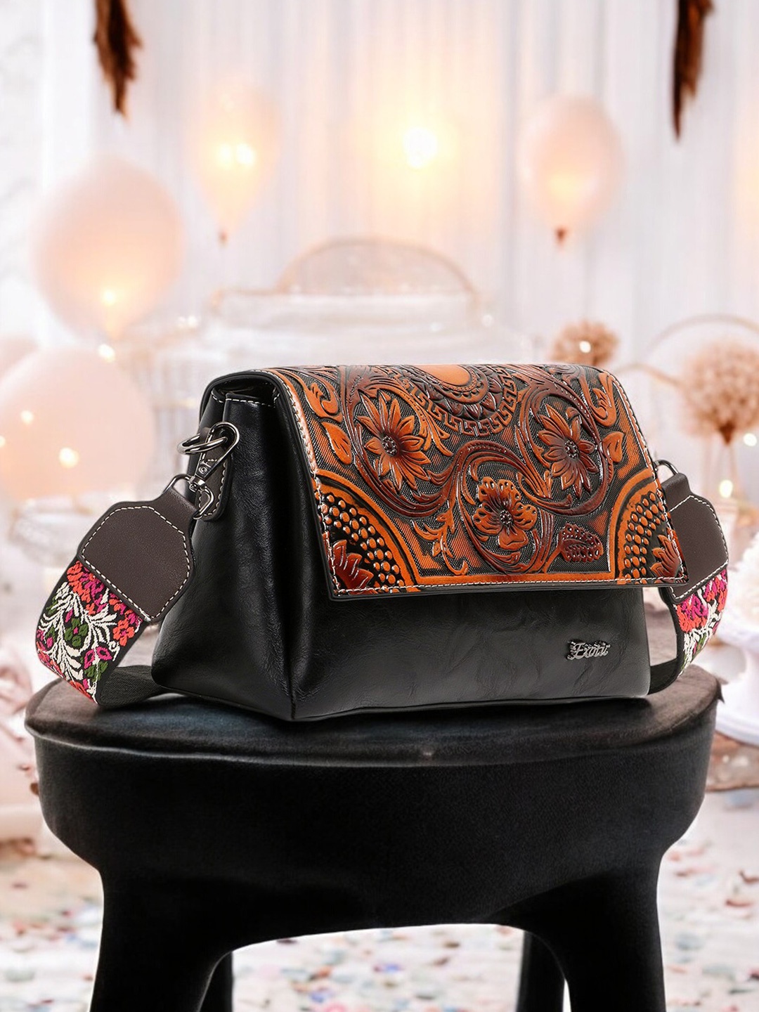 

Exotic Sling Bag, Black