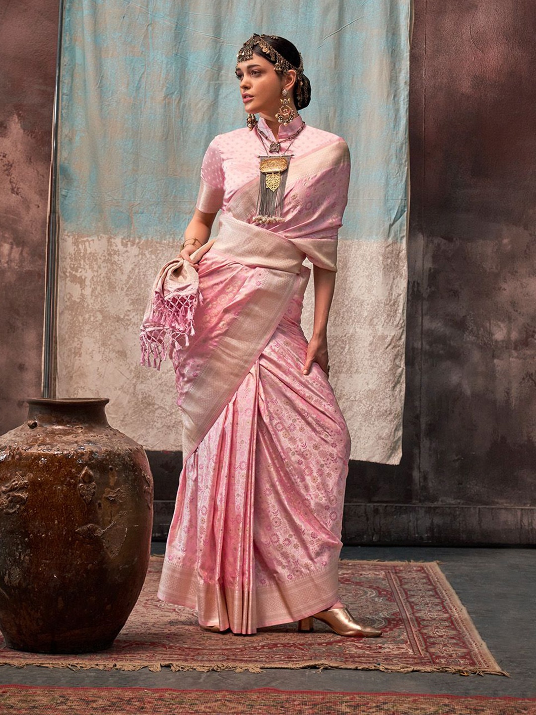 

Ishin Woven Design Satin Saree, Pink