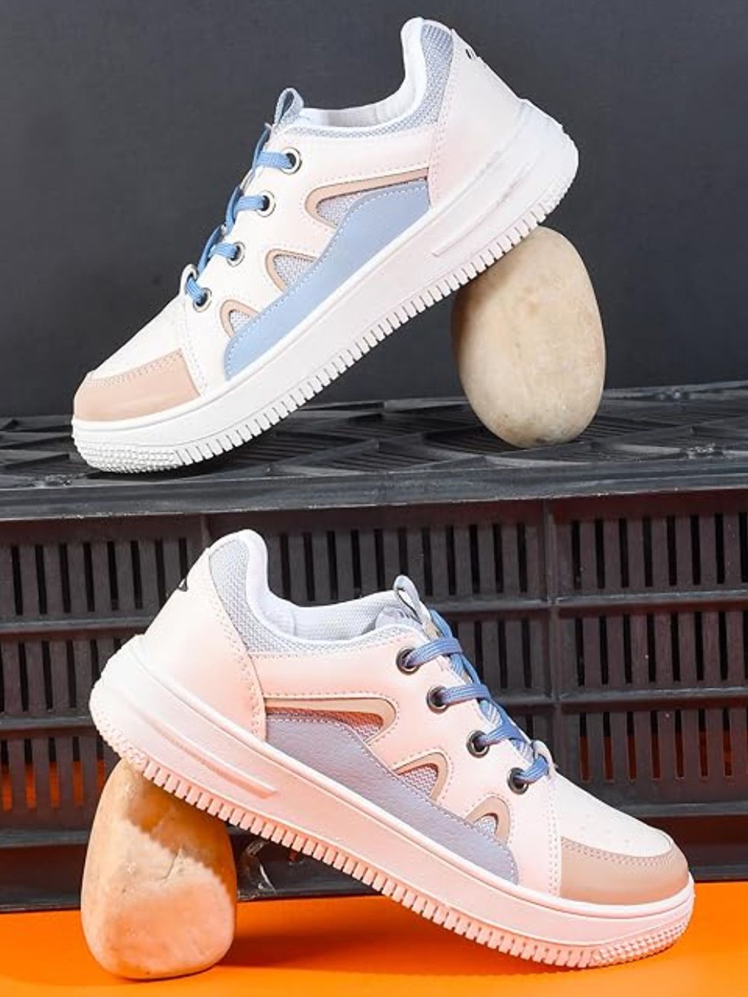 

AEROKICK Unisex Kids Colourblocked Sneakers, Peach