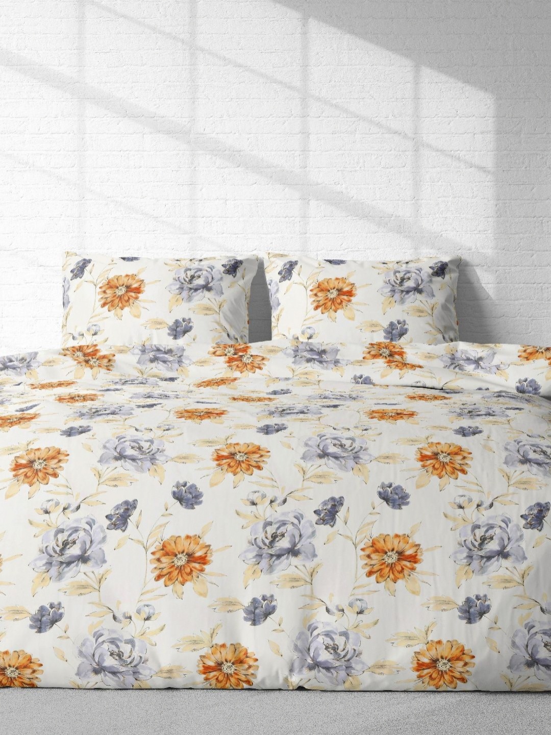 

VINTANA White & Blue Floral 300 TC King Bedsheet with 2 Pillow Covers