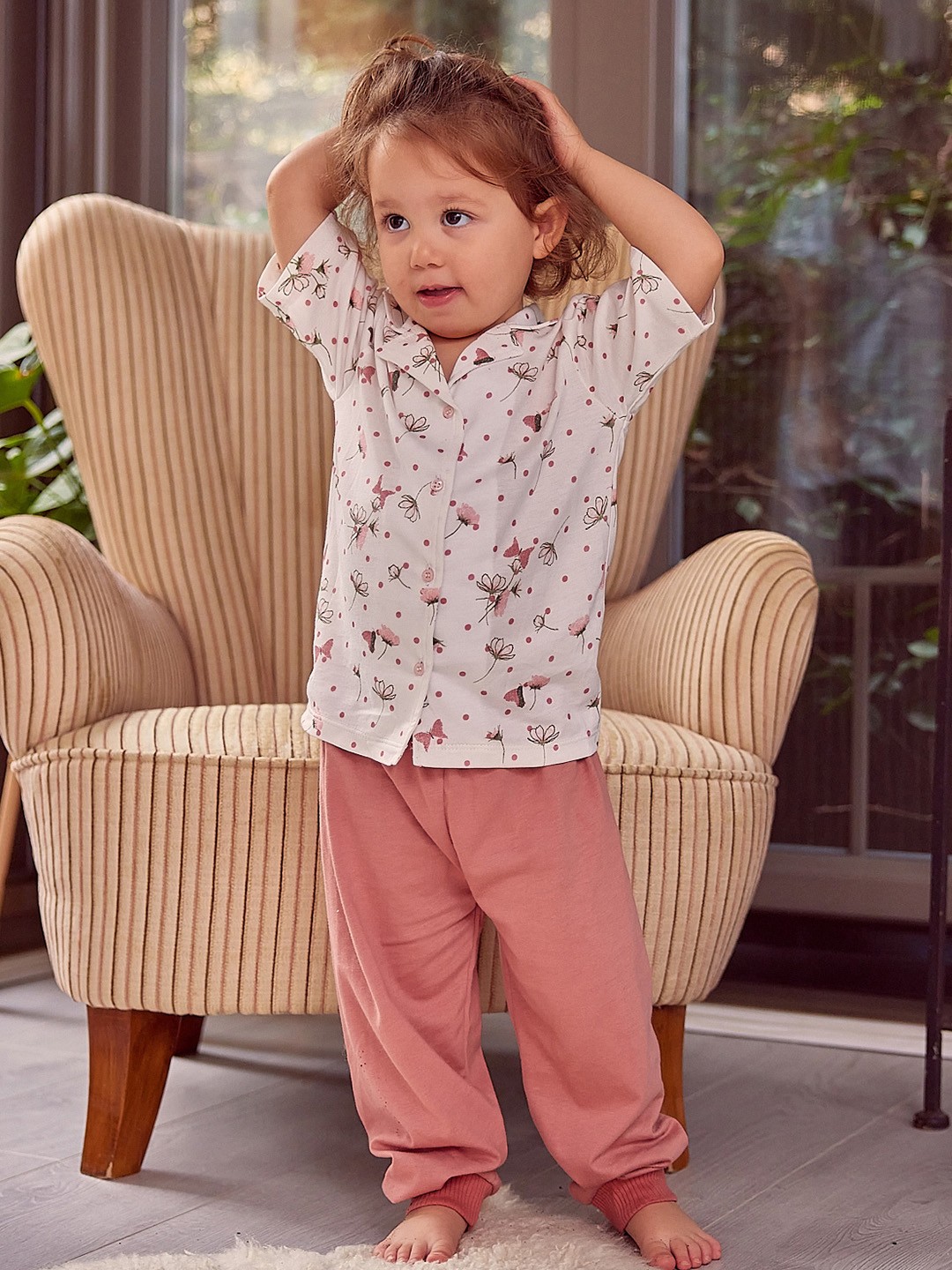 

YK Girls Printed Short Sleeve Shirt & Joggers Clothing Set, Pink