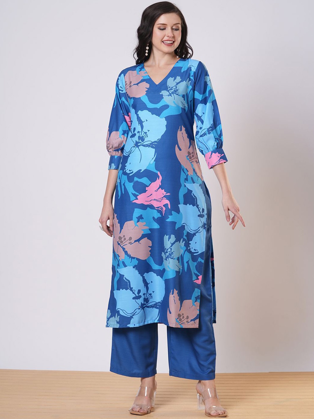 

DIVASTRI Women Floral Printed Regular Kurta with Trousers, Turquoise blue