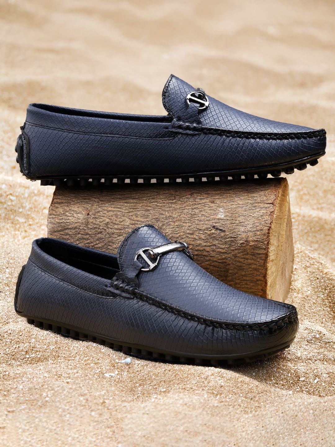

Woakers Men Colourblocked Leather Loafers, Blue