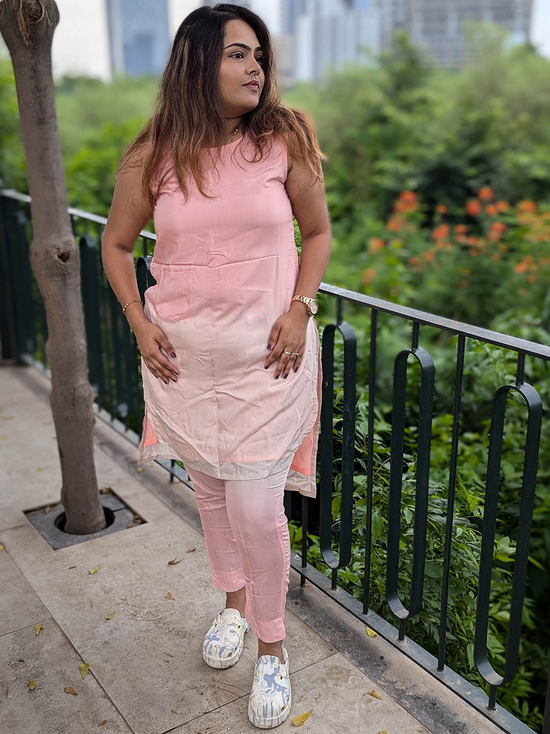 

Swarna Akriti Women Ombre Regular Pure Silk Kurta with Pyjamas, Cream