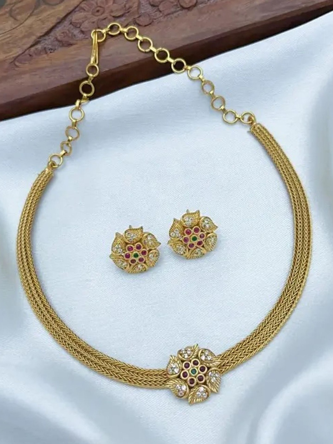 

Rujve Jewellery Gold-Plated Artificial Stone Studded Jewellery Set