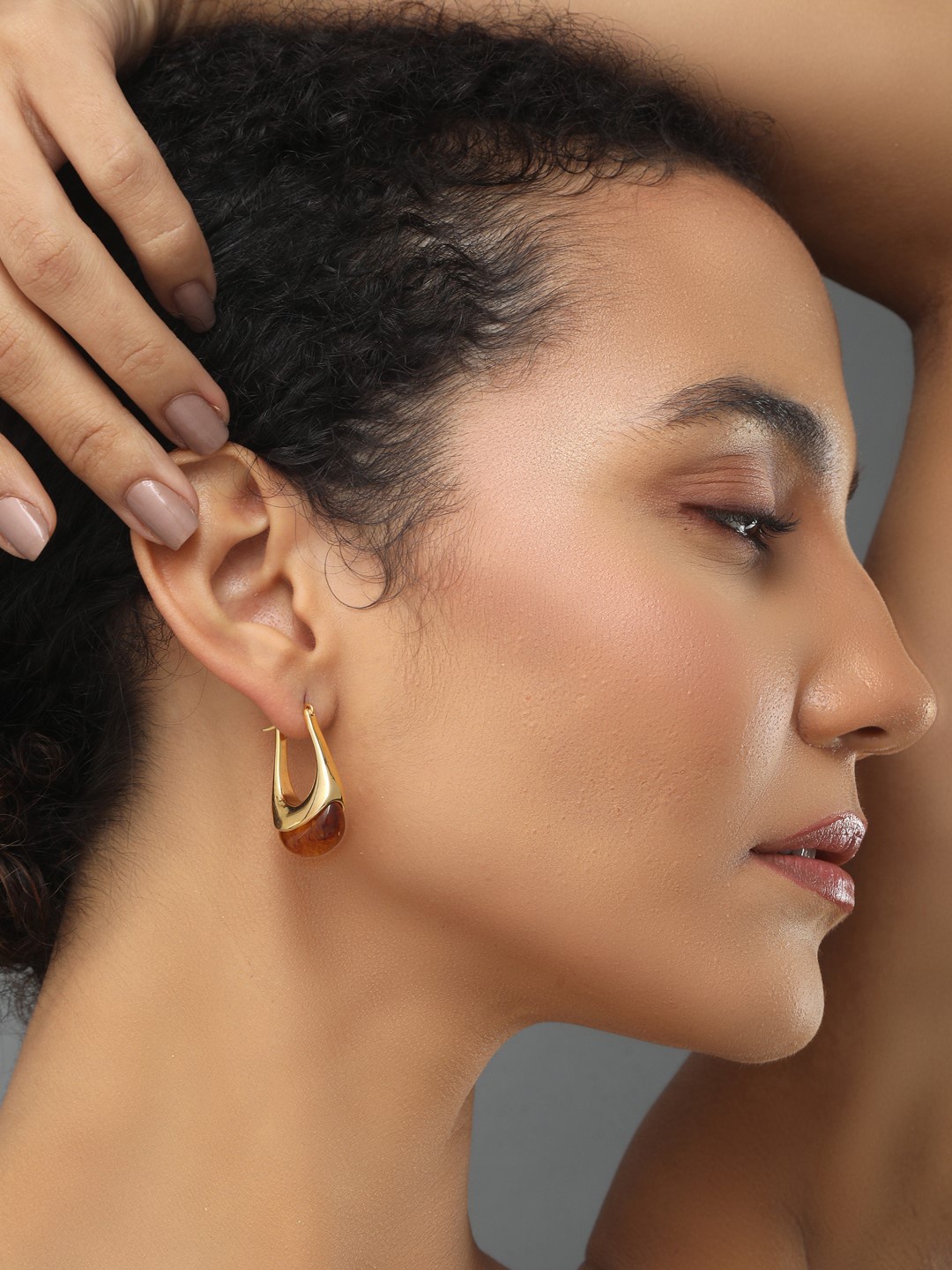 

Reenisaa Amber Jelly Oval Hoop Earrings, Gold