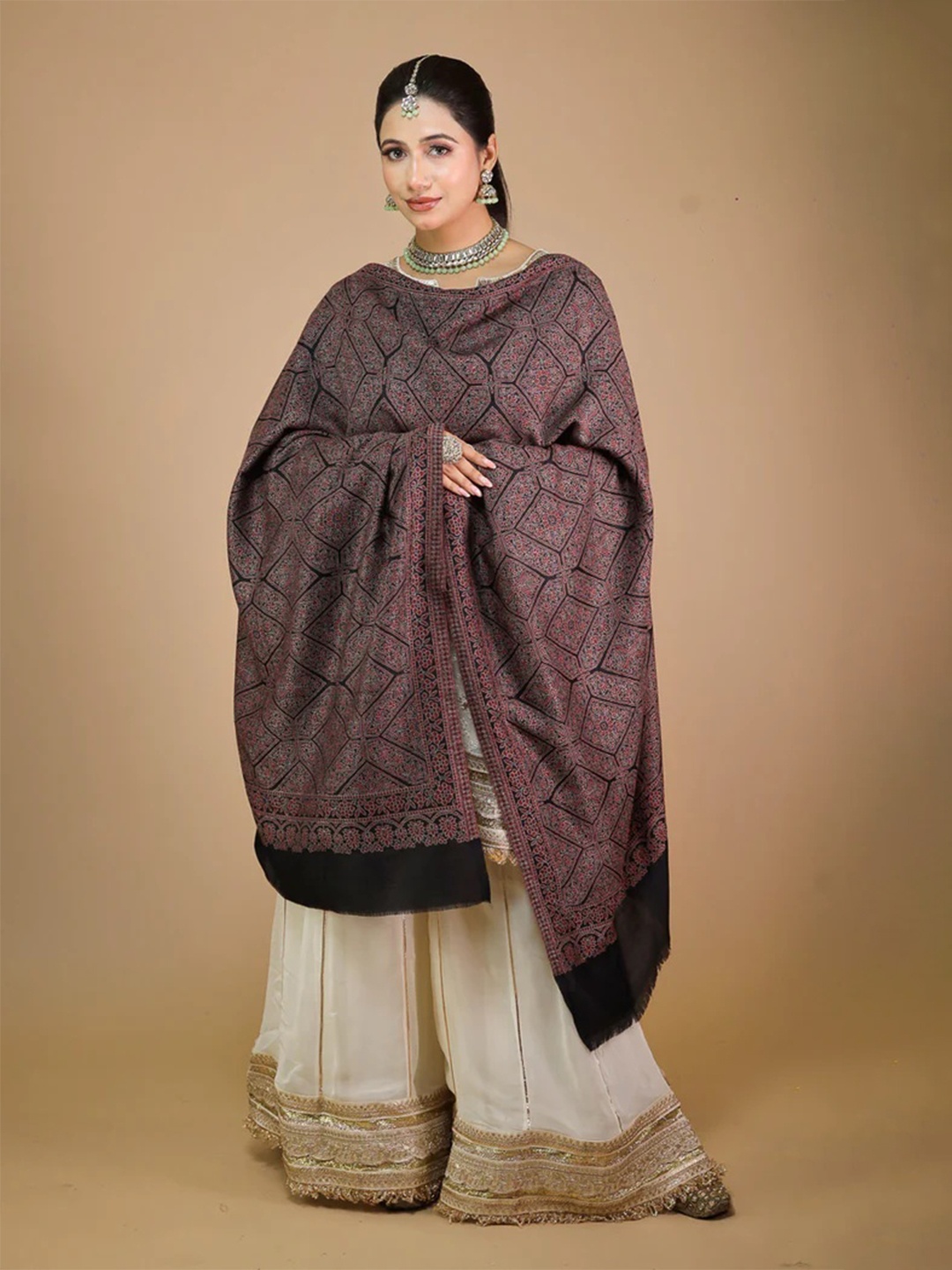 

THE SHAWL STUDIO Floral Printed Woolen Shawl, Black