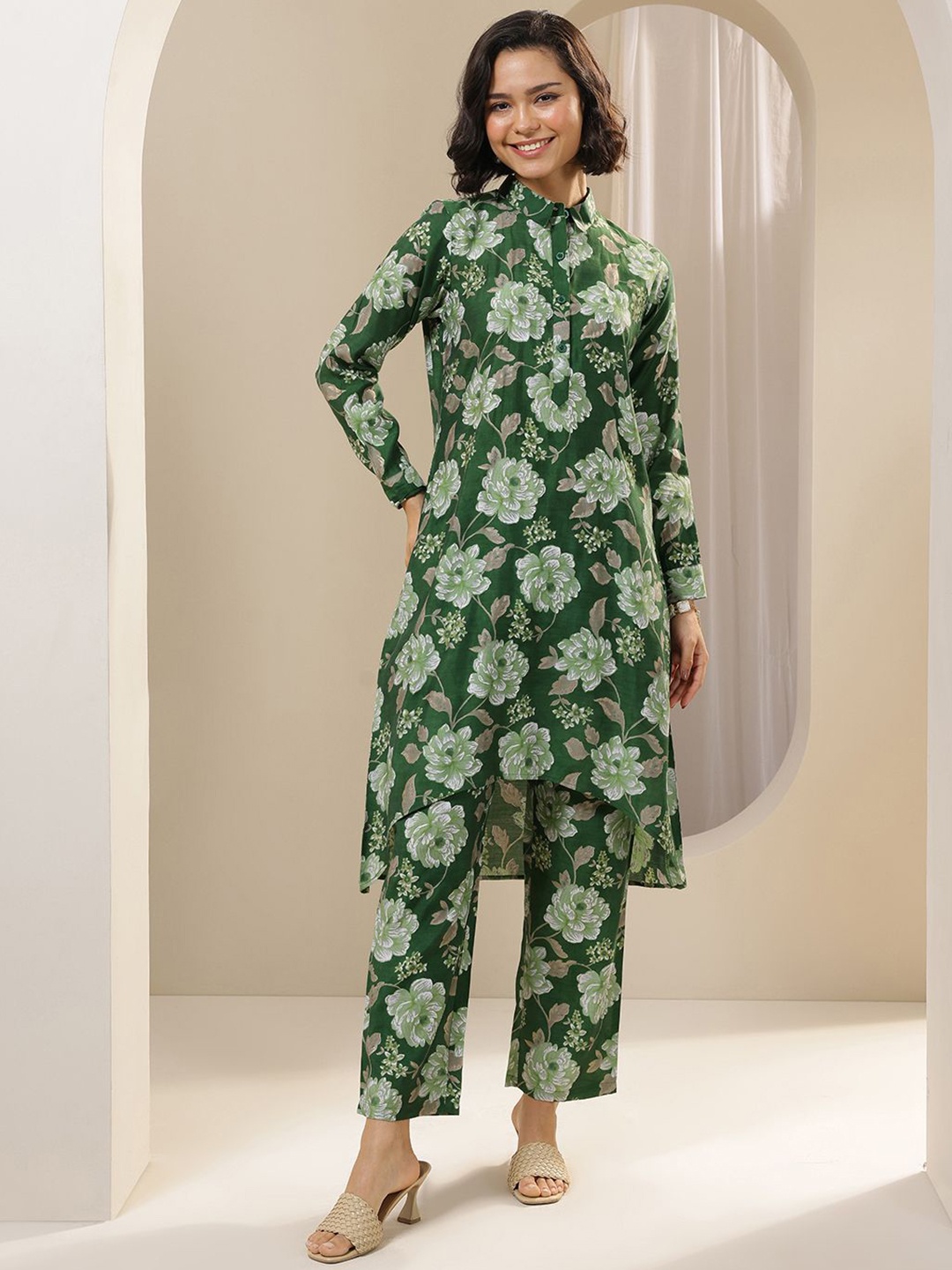 

Libas Women Floral Printed Regular Kurta with Trousers, Green