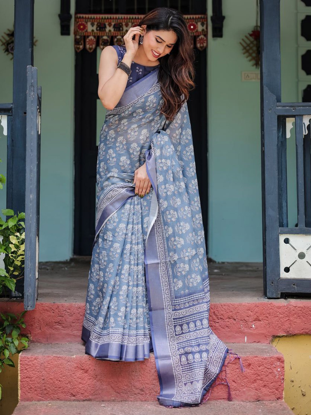 

vj fashion Floral Zari Saree, Blue