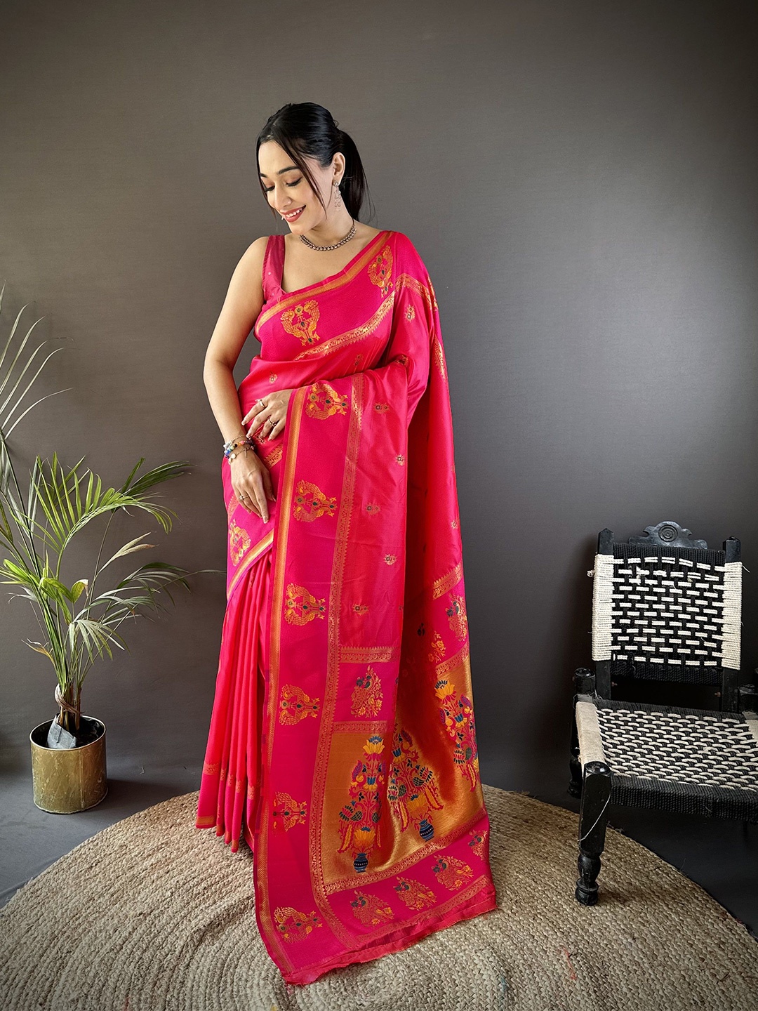 

Panzora Woven Design Zari Silk Blend Paithani Saree, Pink