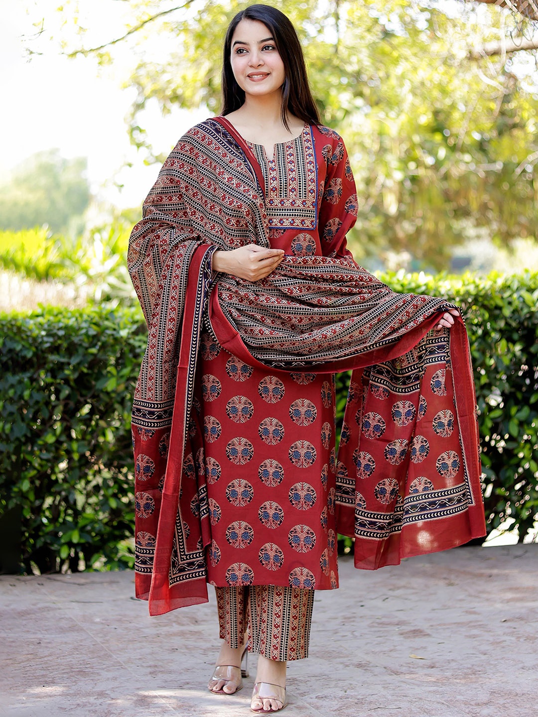 

MissKurti Women Ethnic Motifs Printed Regular Pure Cotton Kurta with Trousers & With Dupatta, Maroon