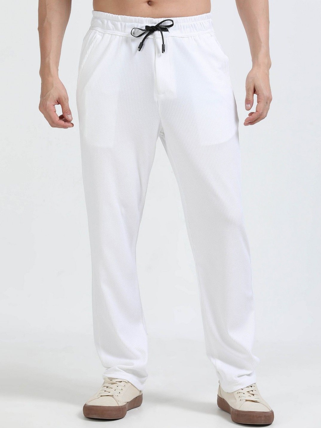 

THE BEETEL HOUSE Men Relaxed Popcorn Traveller Trousers, White