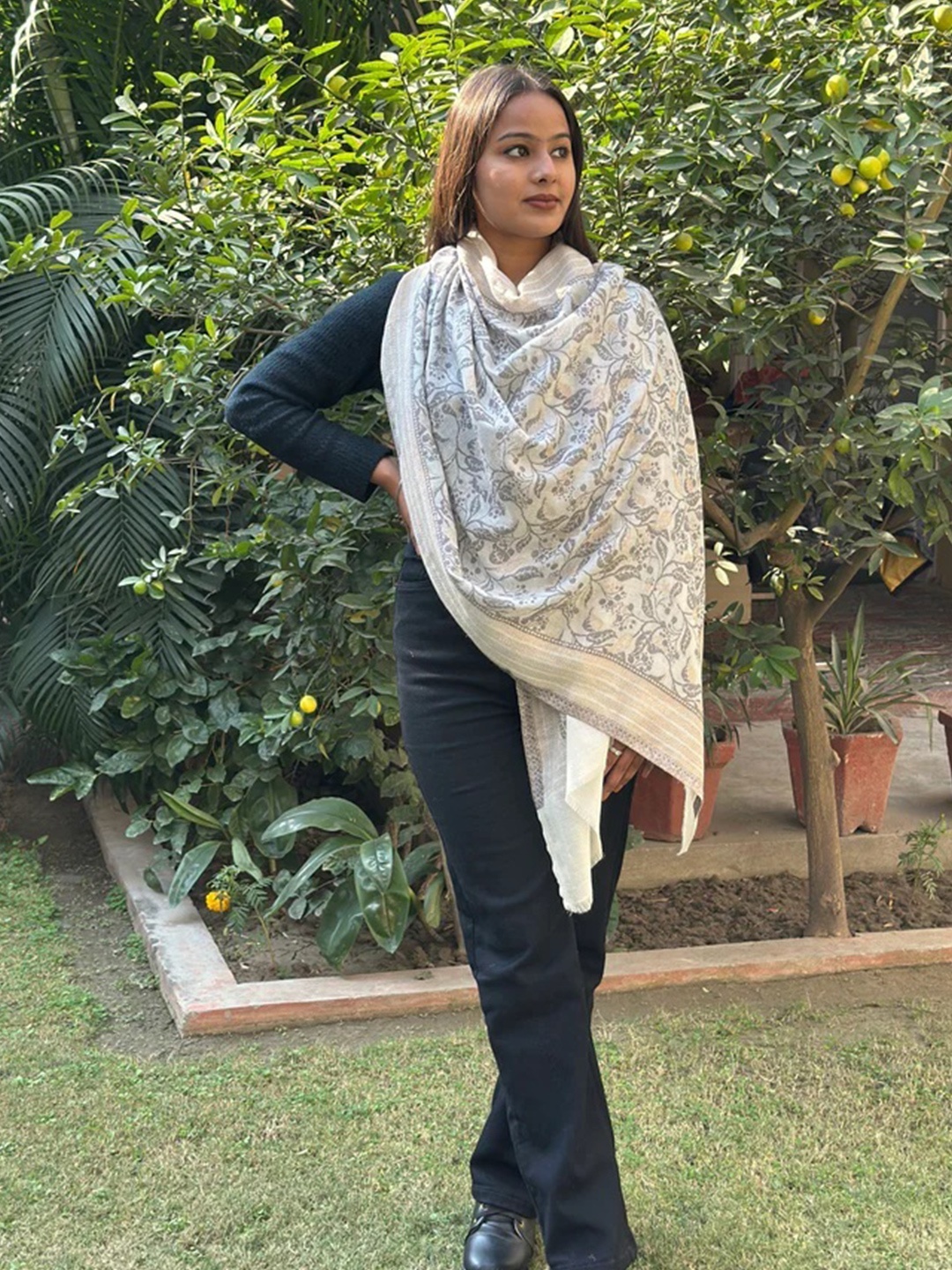

THE SHAWL STUDIO Floral Printed Woollen Shawl, White