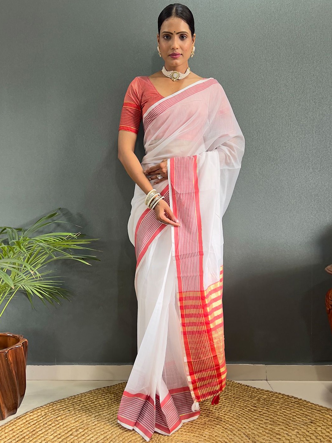 

LeeliPeeri Designer Silk Cotton Saree, Red