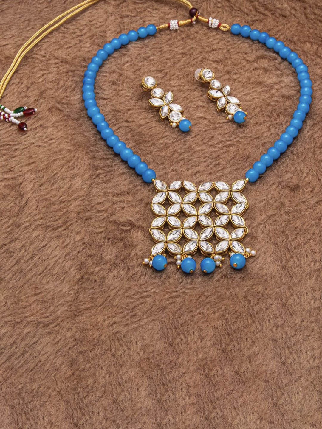 

VIPY HANGER Stone Studded & Beaded Jewellery Set, Gold