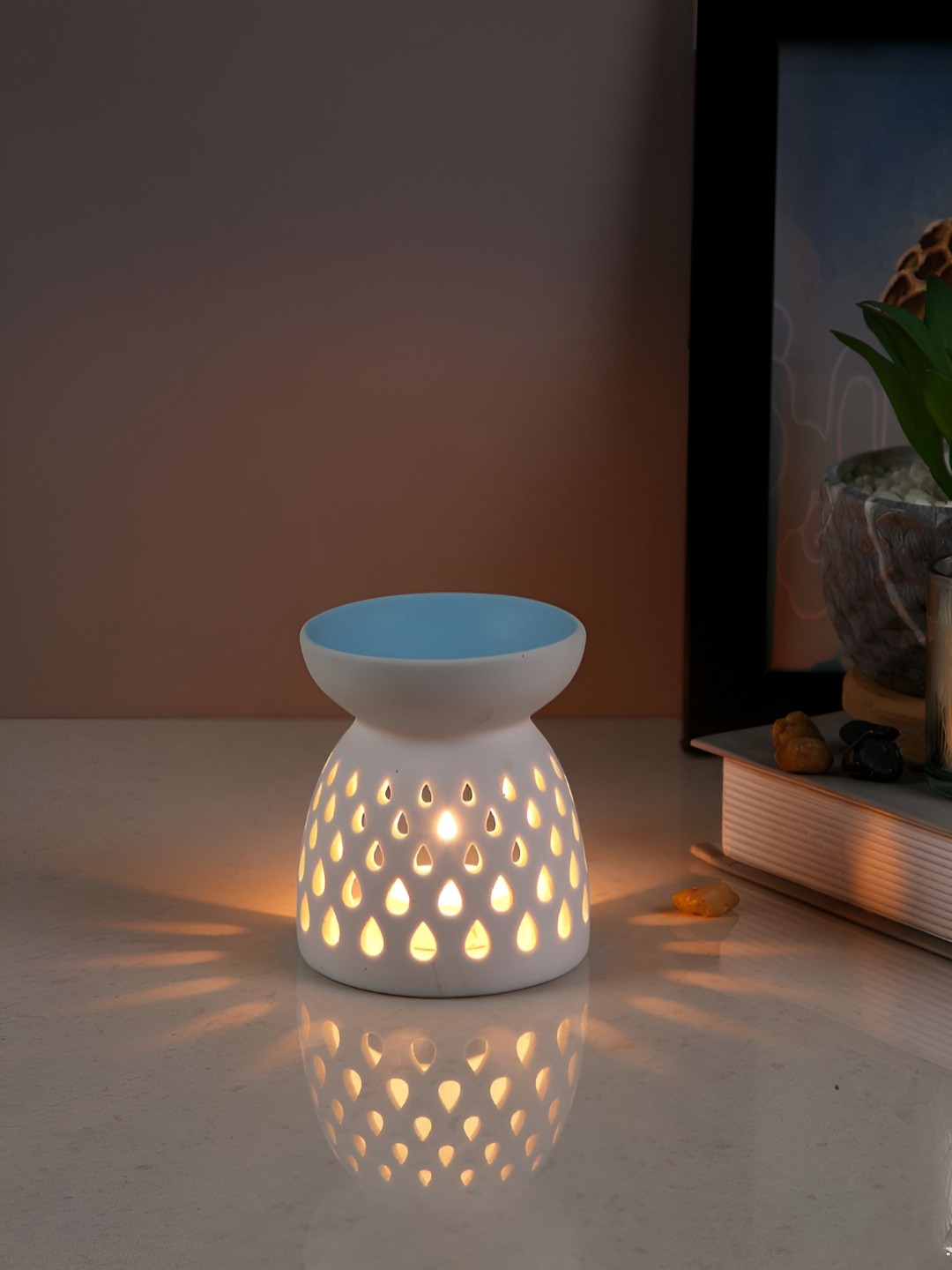 

TAYHAA White & Blue Textured Ceramic Aroma OilDiffusers