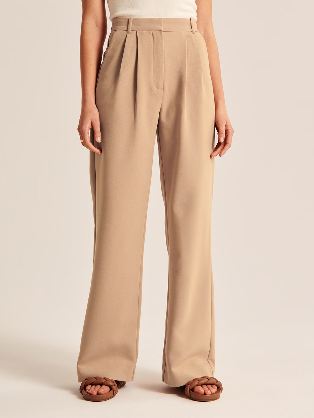 

Chemistry Women Relaxed High-Rise Stain Resistant Pleated Trousers, Beige